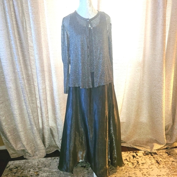 Cachet Dresses & Skirts - Cachet Silver Mesh And Satin Maxi 2pc  Dress